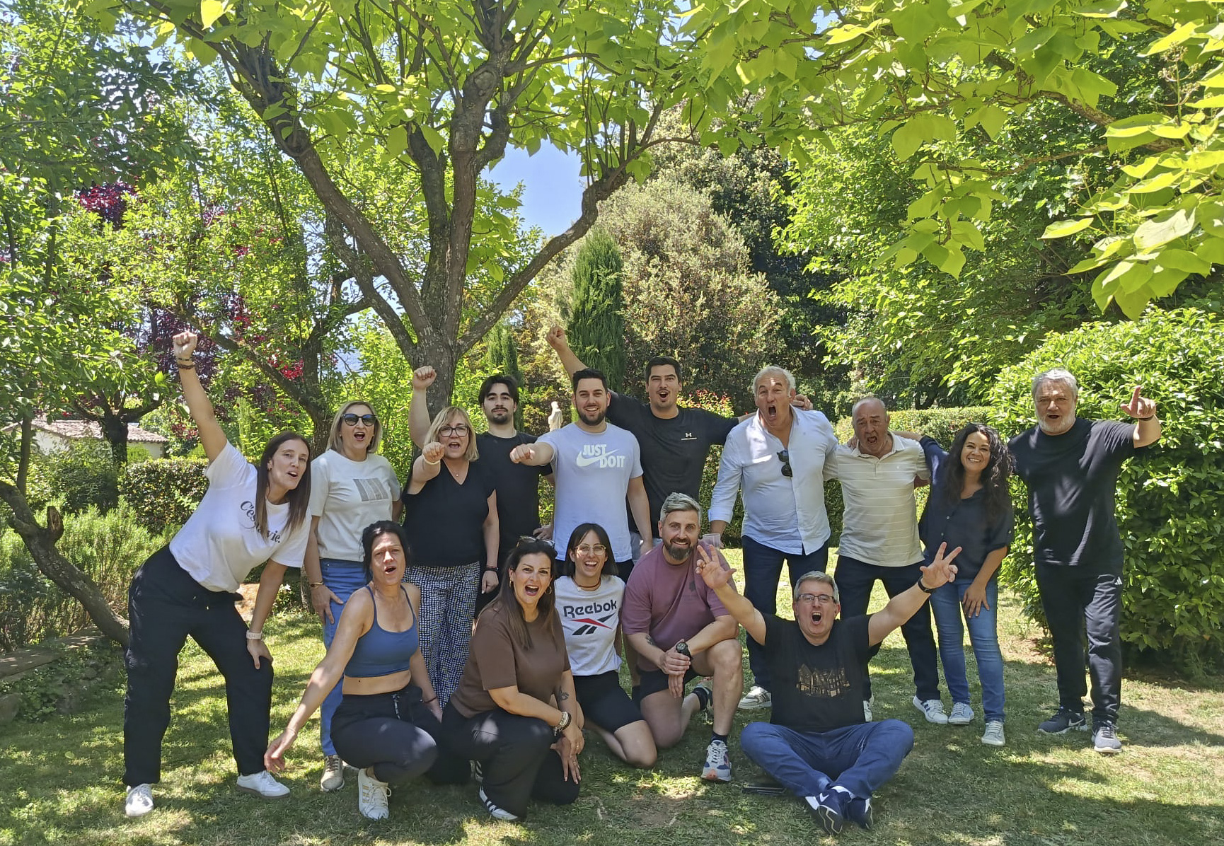 Equipo participando en una jornada de team building en Barcelona